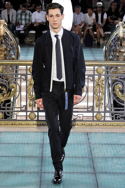 Look 13